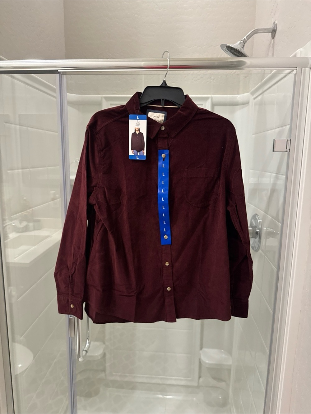 Women’s  Long-Sleeve Button-Up Shirt in Burgundy